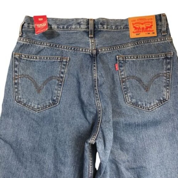 Levis 550/559 Men's Blue Jeans Size 36 x 37 Mid Wash Relaxed Fit Straight Leg - Picture 4 of 8